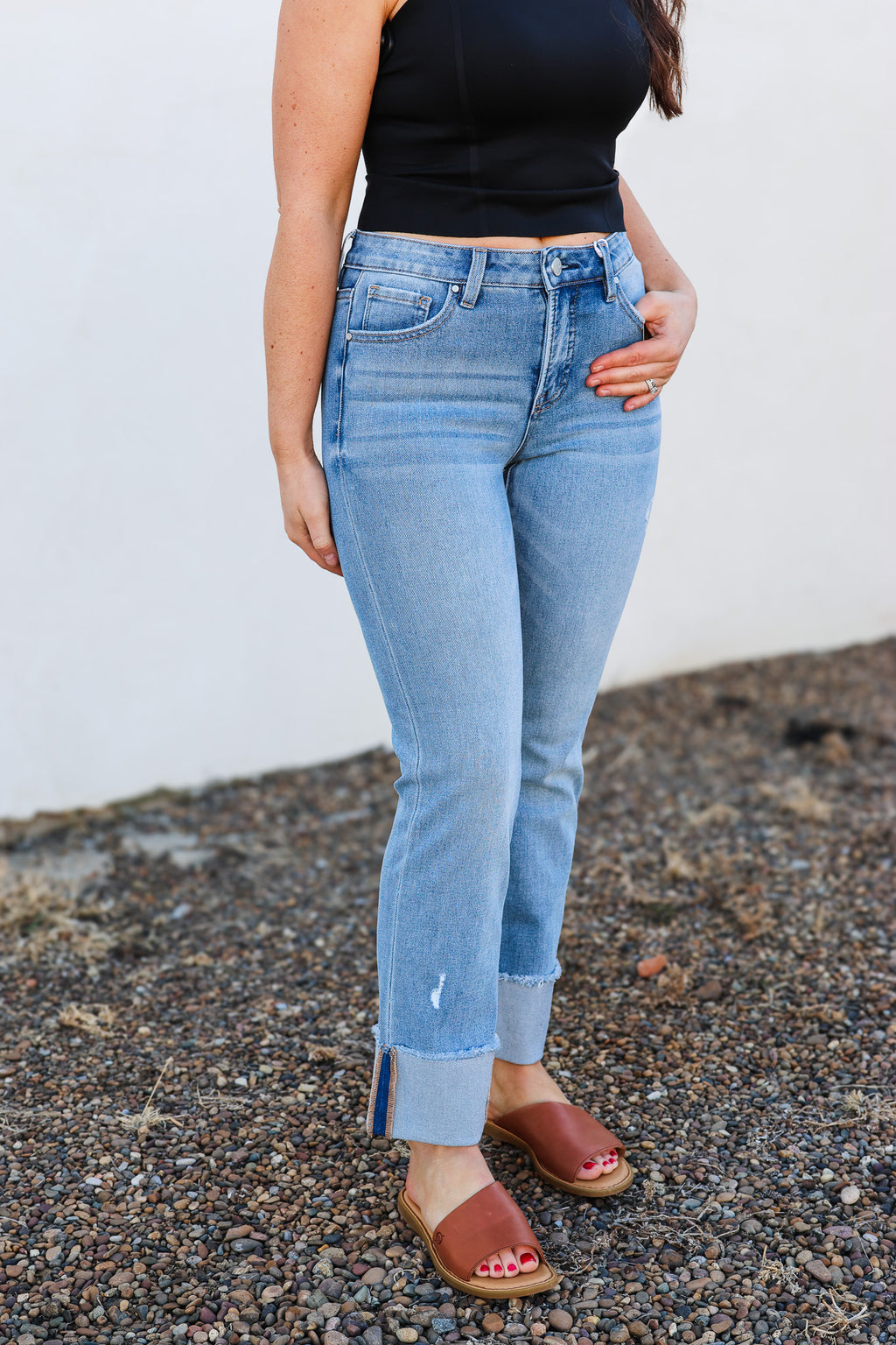 Risen Mid-Rise Crop Straight